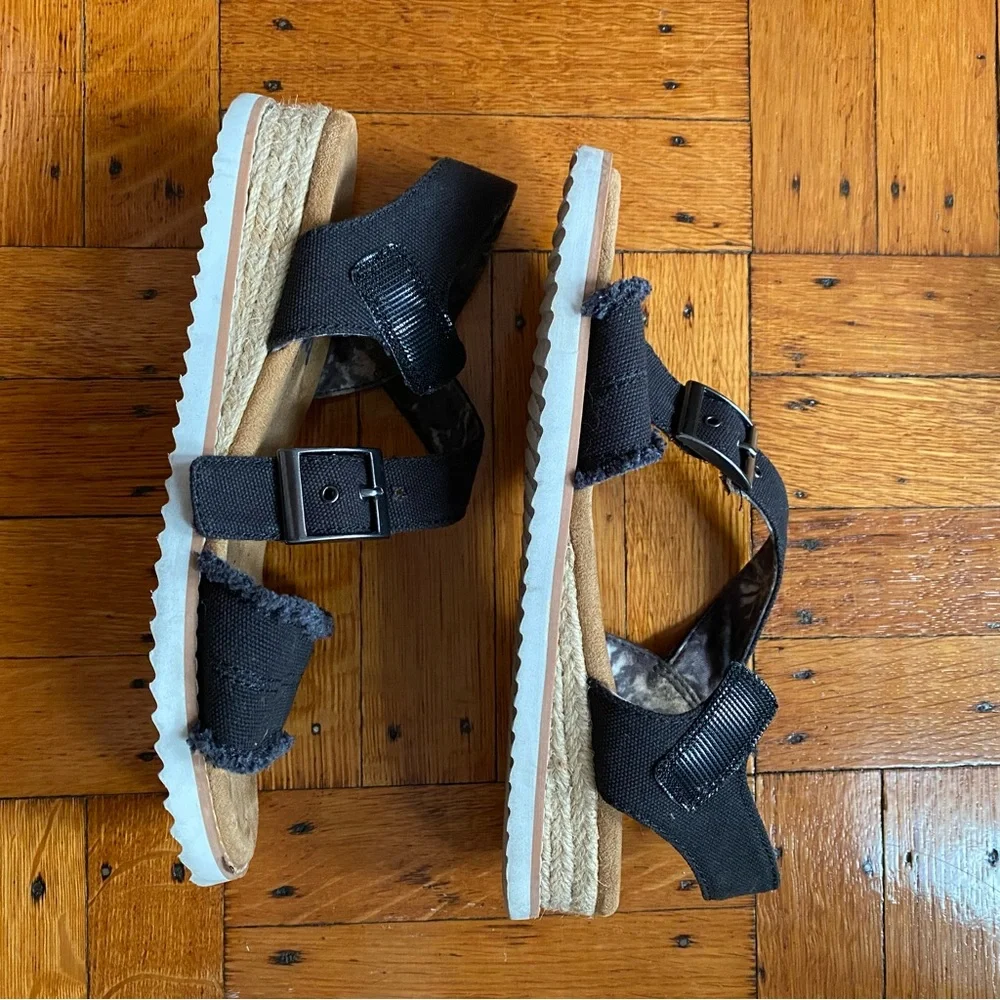 BOBS from Skechers' Black Memory Foam Sandals Size 8, Velcro top strap
